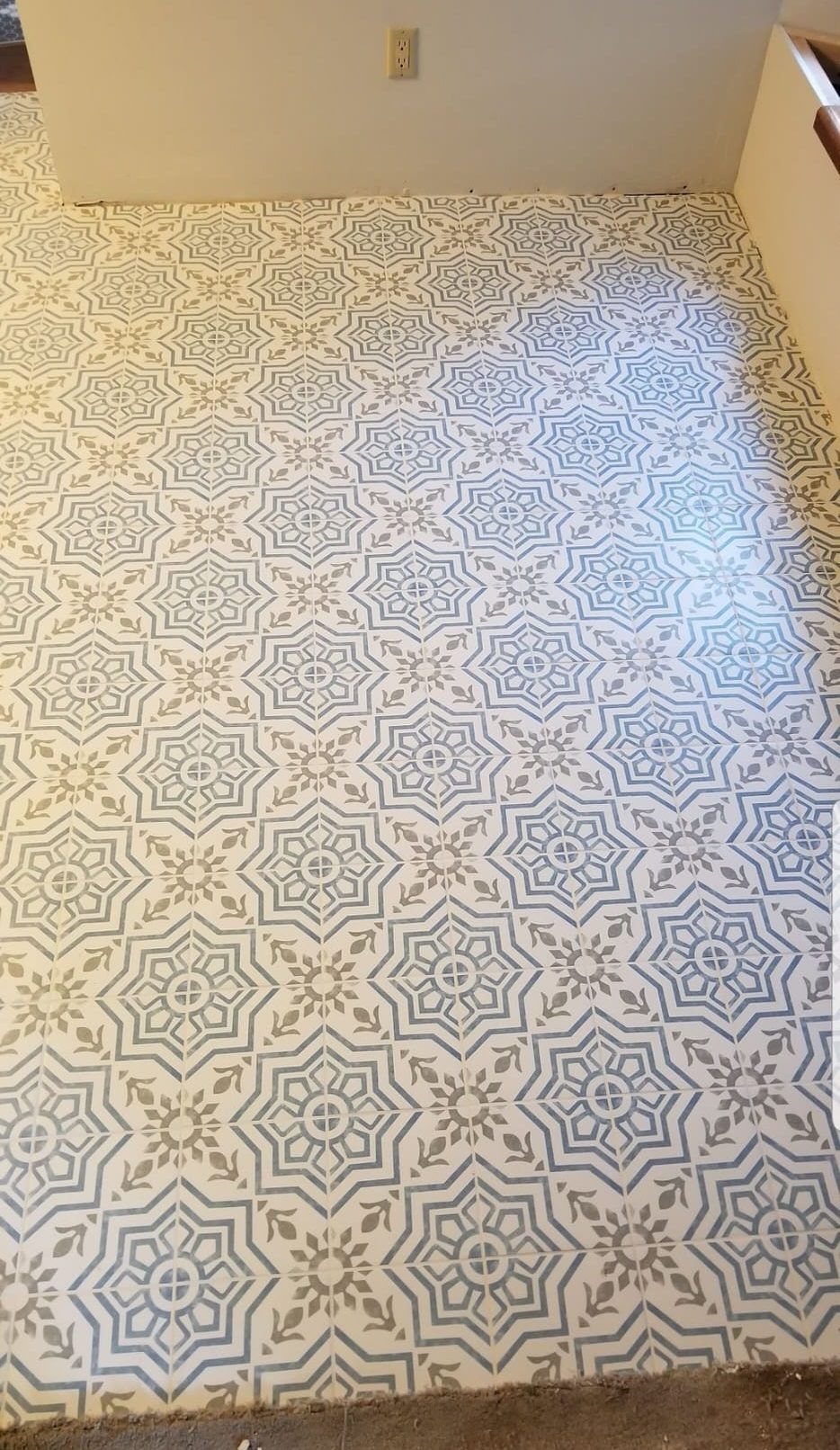 Patterned floor tile with blue and gray star motifs